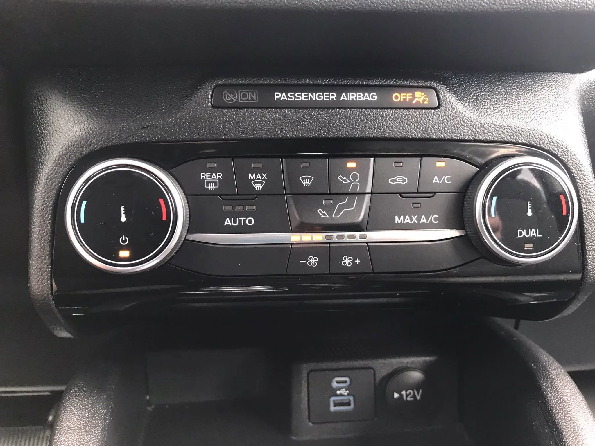 Used 2022 Ford Escape SE image 27