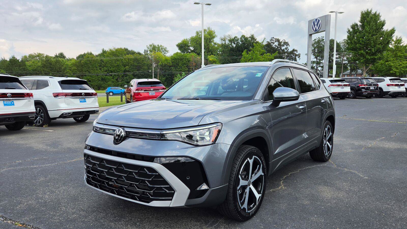Certified 2025 Volkswagen Taos SEL AWD/4WD image 9