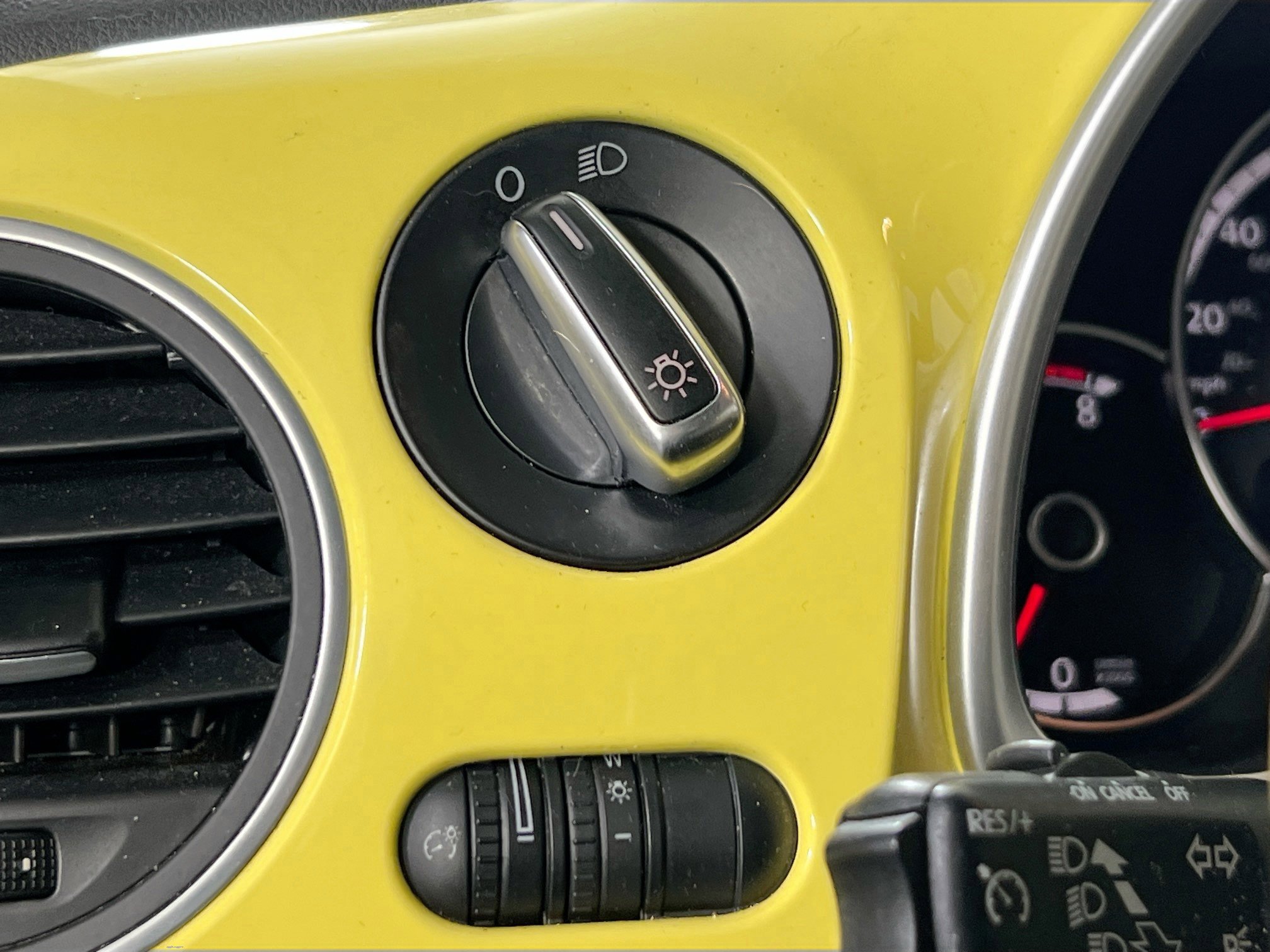 Used 2014 Volkswagen Beetle 2.5 image 10