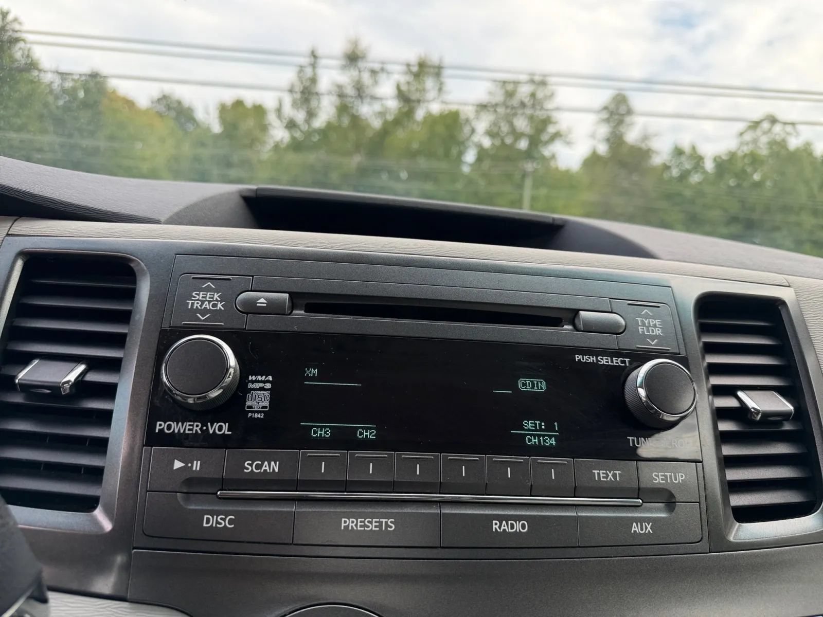 Used 2012 Toyota Sienna XLE w/ Entertainment Pkg FWD image 19