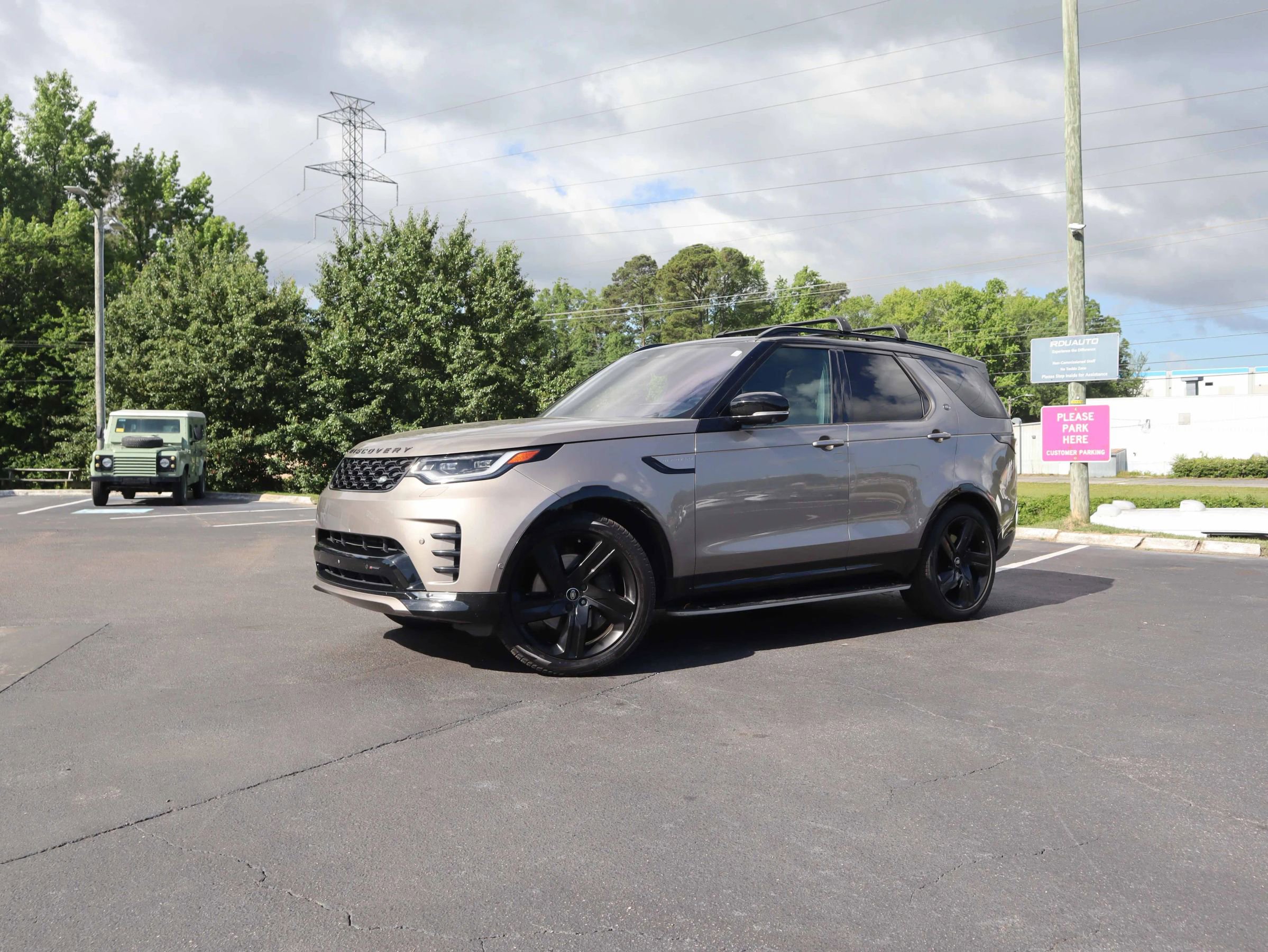 Used 2023 Land Rover Discovery HSE R-Dynamic AWD/4WD image 10