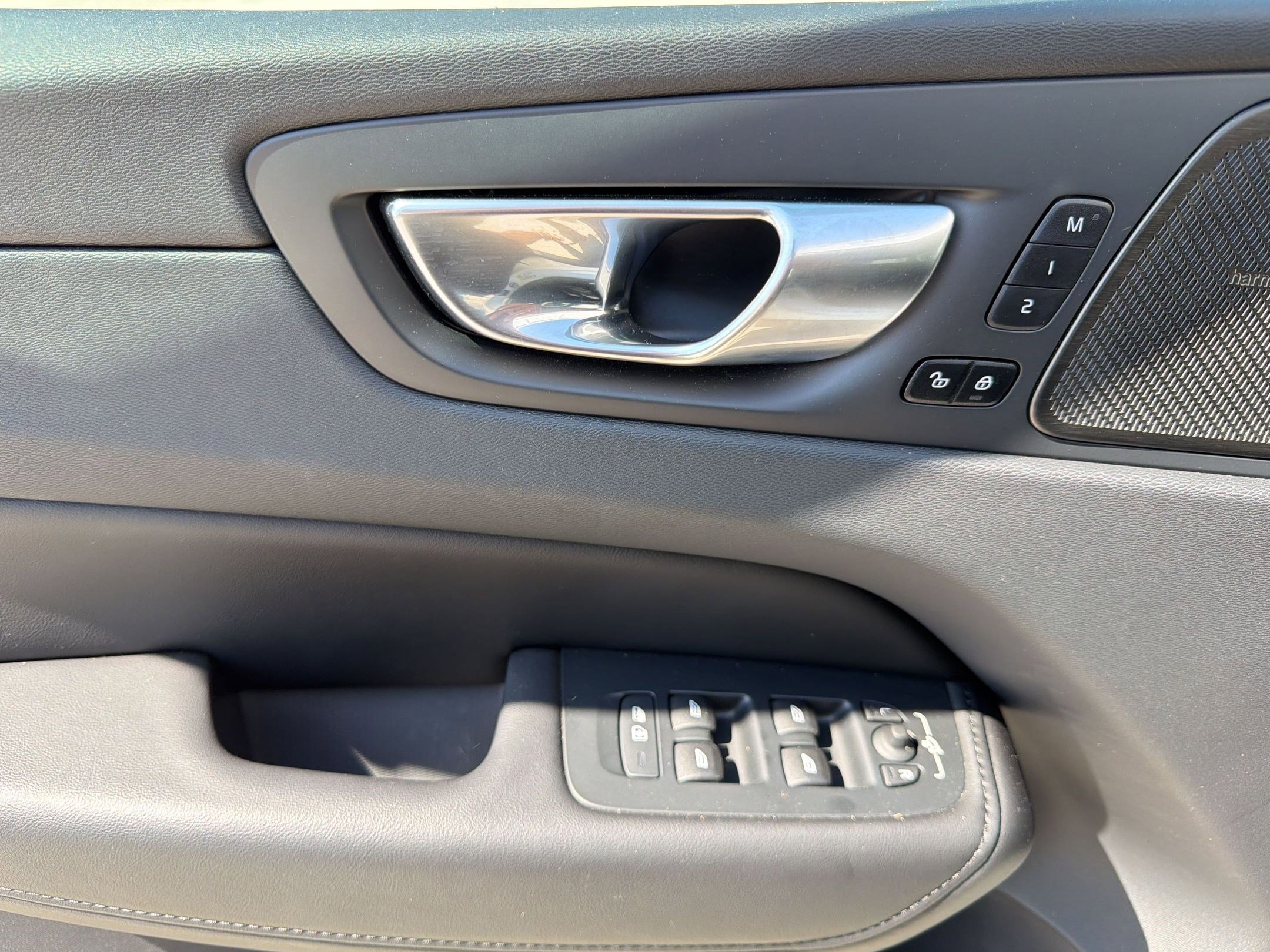 Used 2023 Volvo XC60 B5 Plus w/ Climate Package image 12