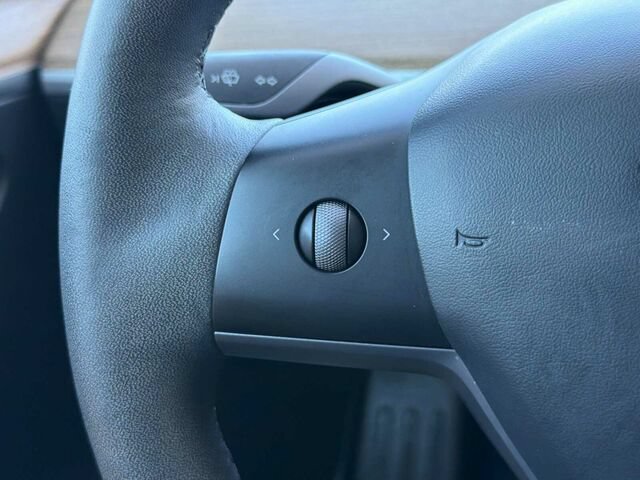 Used 2023 Tesla Model Y Long Range AWD/4WD image 29
