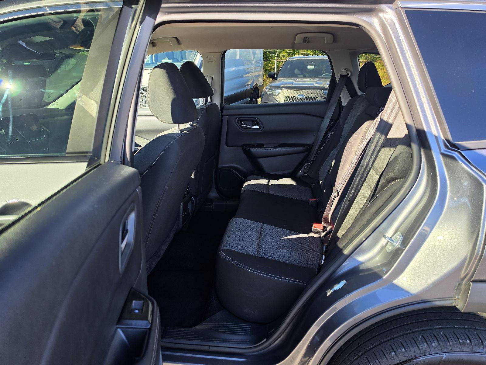 Used 2025 Nissan Rogue SV AWD/4WD image 9