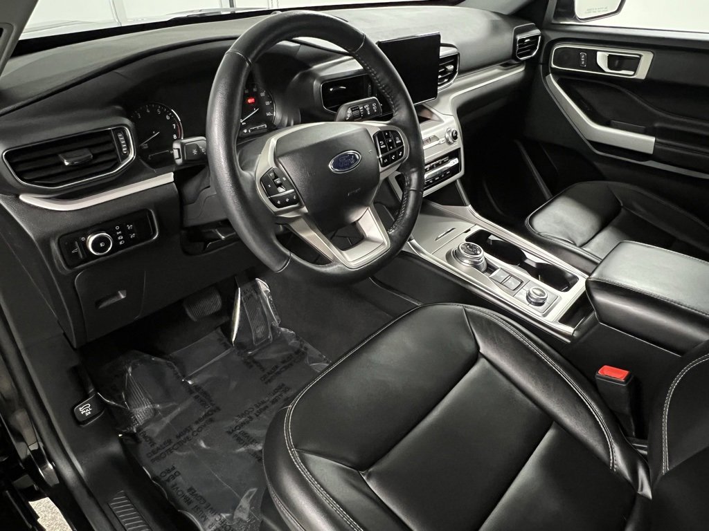 Used 2024 Ford Explorer XLT w/ Equipment Group 202A image 25