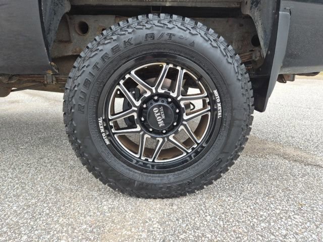 Used 2010 Chevrolet Silverado 2500 LT w/ Interior Plus Package AWD/4WD image 9