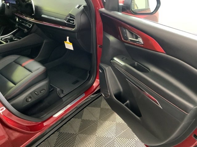 New 2026 Chevrolet Traverse RS w/ LPO, Floor Liner Package image 40
