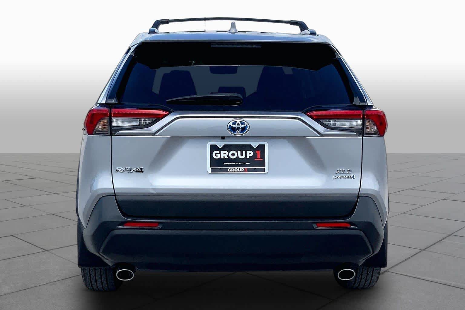 Used 2024 Toyota RAV4 XLE AWD/4WD image 4