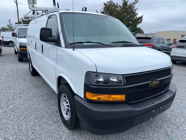Used 2025 Chevrolet Express 2500 w/ Driver Convenience Package RWD image 4