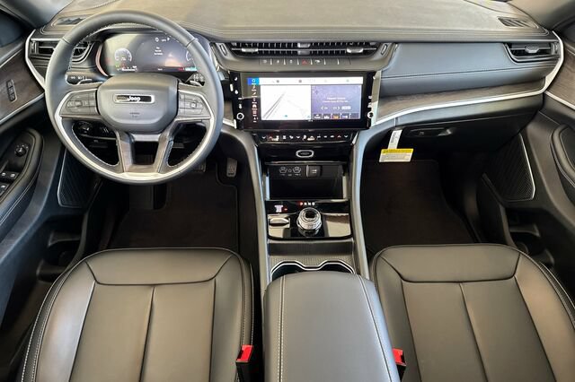 New 2026 Jeep Grand Cherokee Limited w/ Limited Altitude Package AWD/4WD image 10