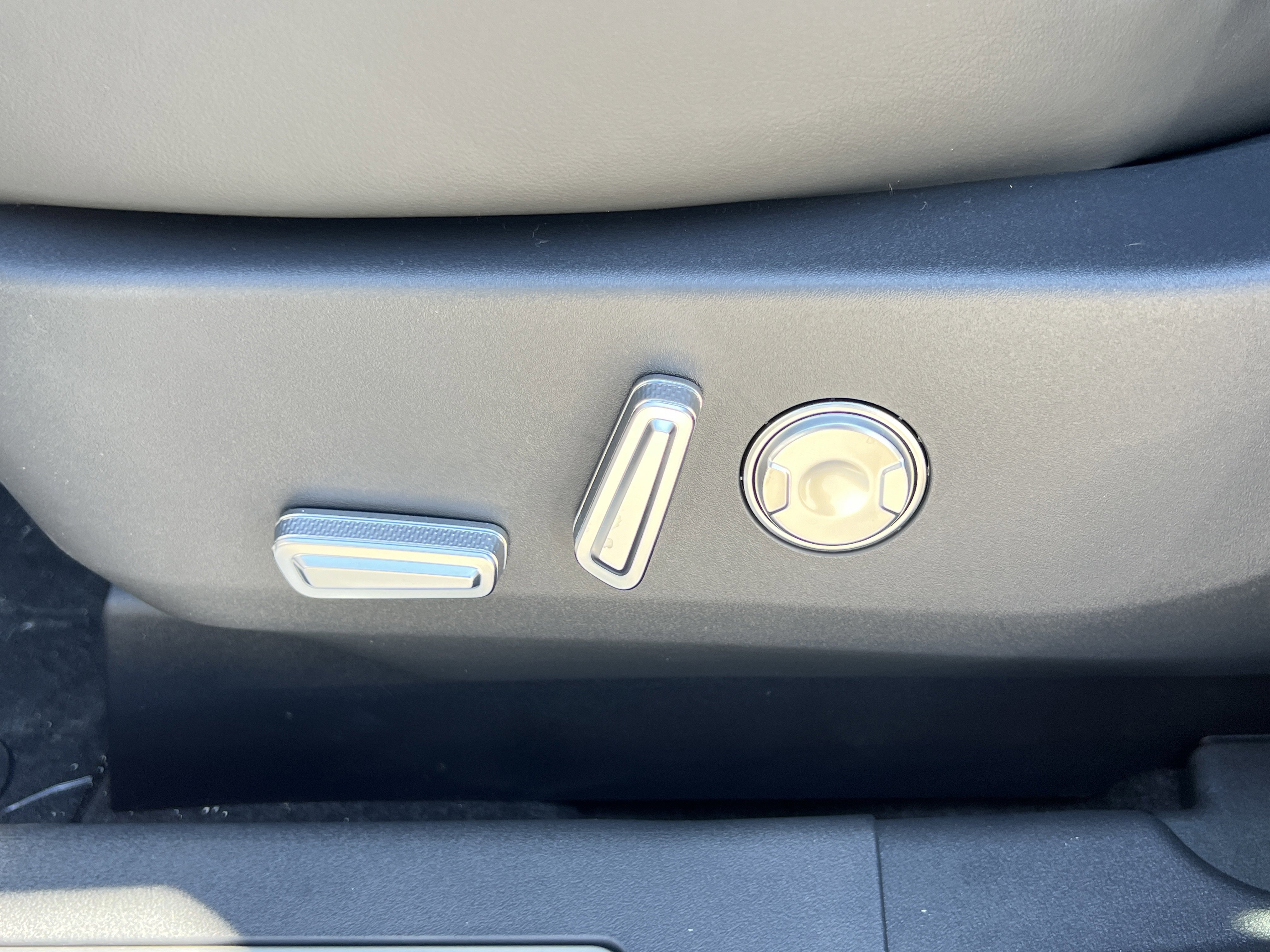 New 2025 Lincoln Nautilus Premier w/ Equipment Group 102A image 23