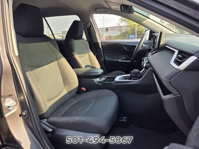 Used 2021 Toyota RAV4 LE FWD image 15