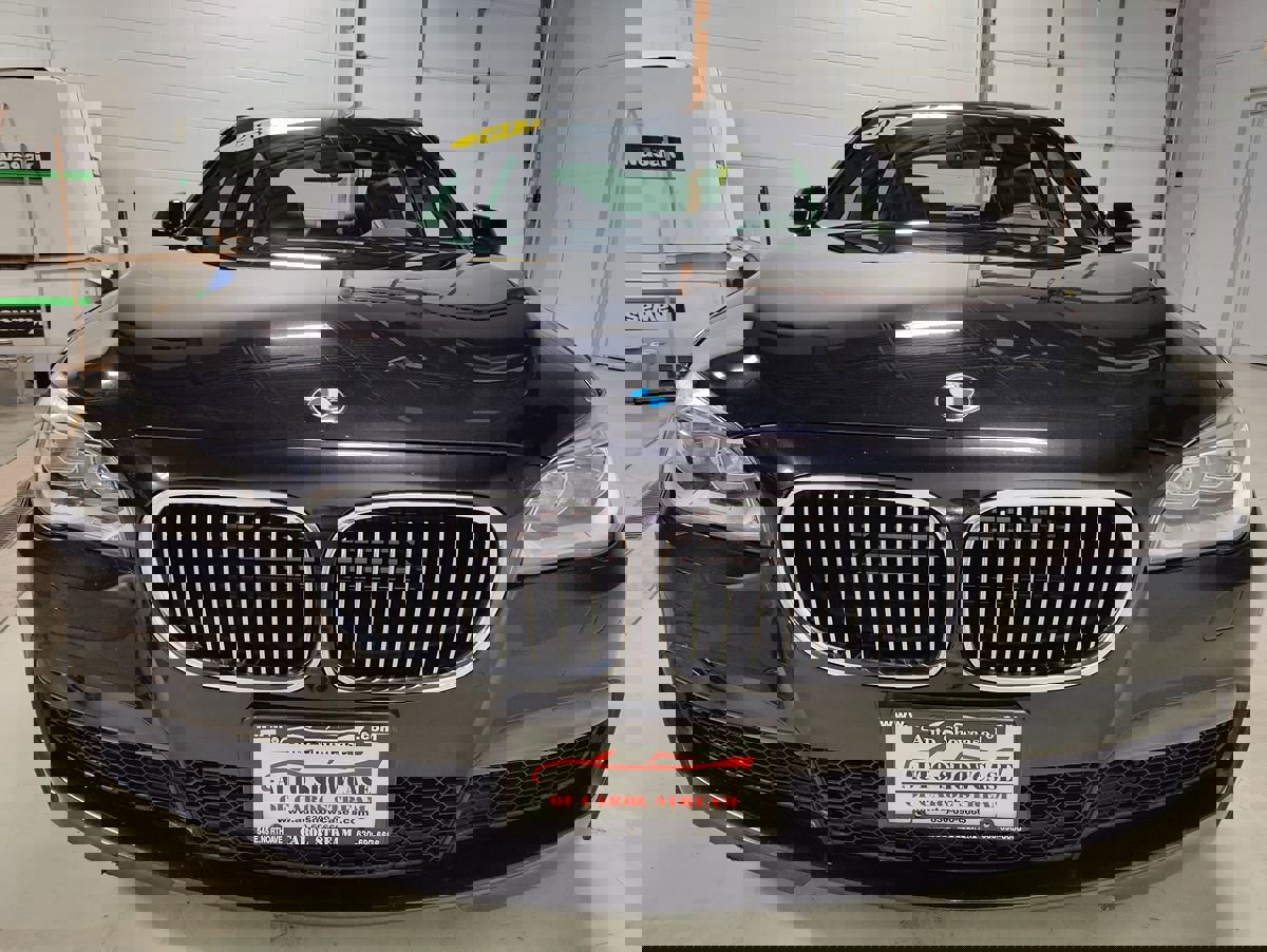 Used 2013 BMW 750Li xDrive image 3