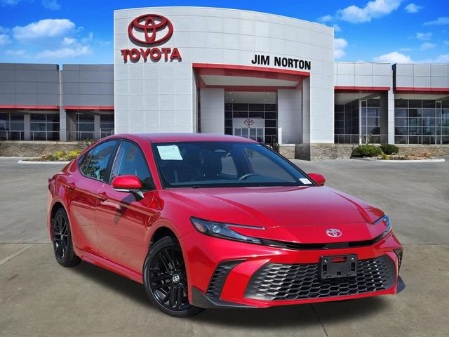 Used 2025 Toyota Camry SE FWD image 1