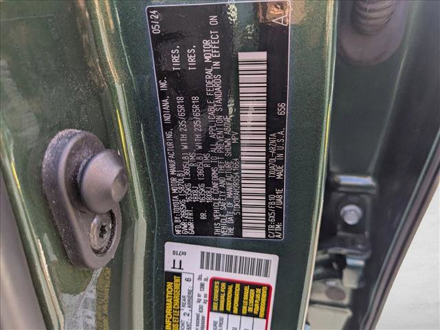 Used 2024 Toyota Highlander LE FWD image 14