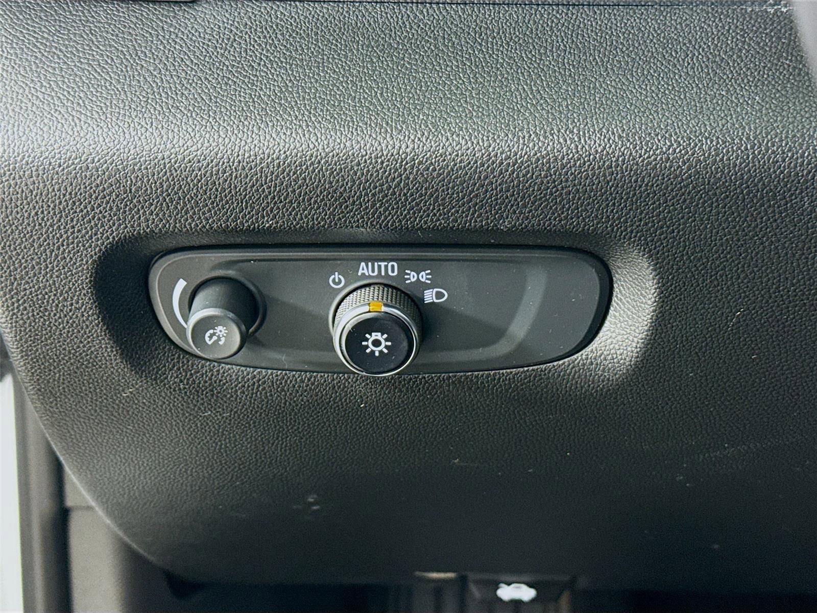 Used 2022 Chevrolet Traverse LT image 10