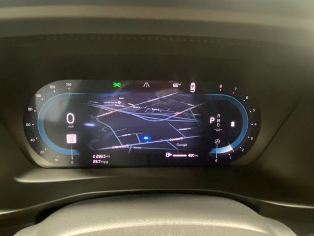 Certified 2025 Volvo XC40 B5 Core image 16