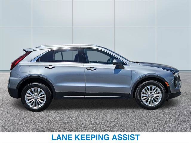 Used 2024 Cadillac XT4 Luxury w/ Cold Weather Package FWD image 6