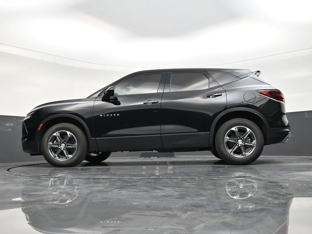 Used 2025 Chevrolet Blazer LT FWD image 21