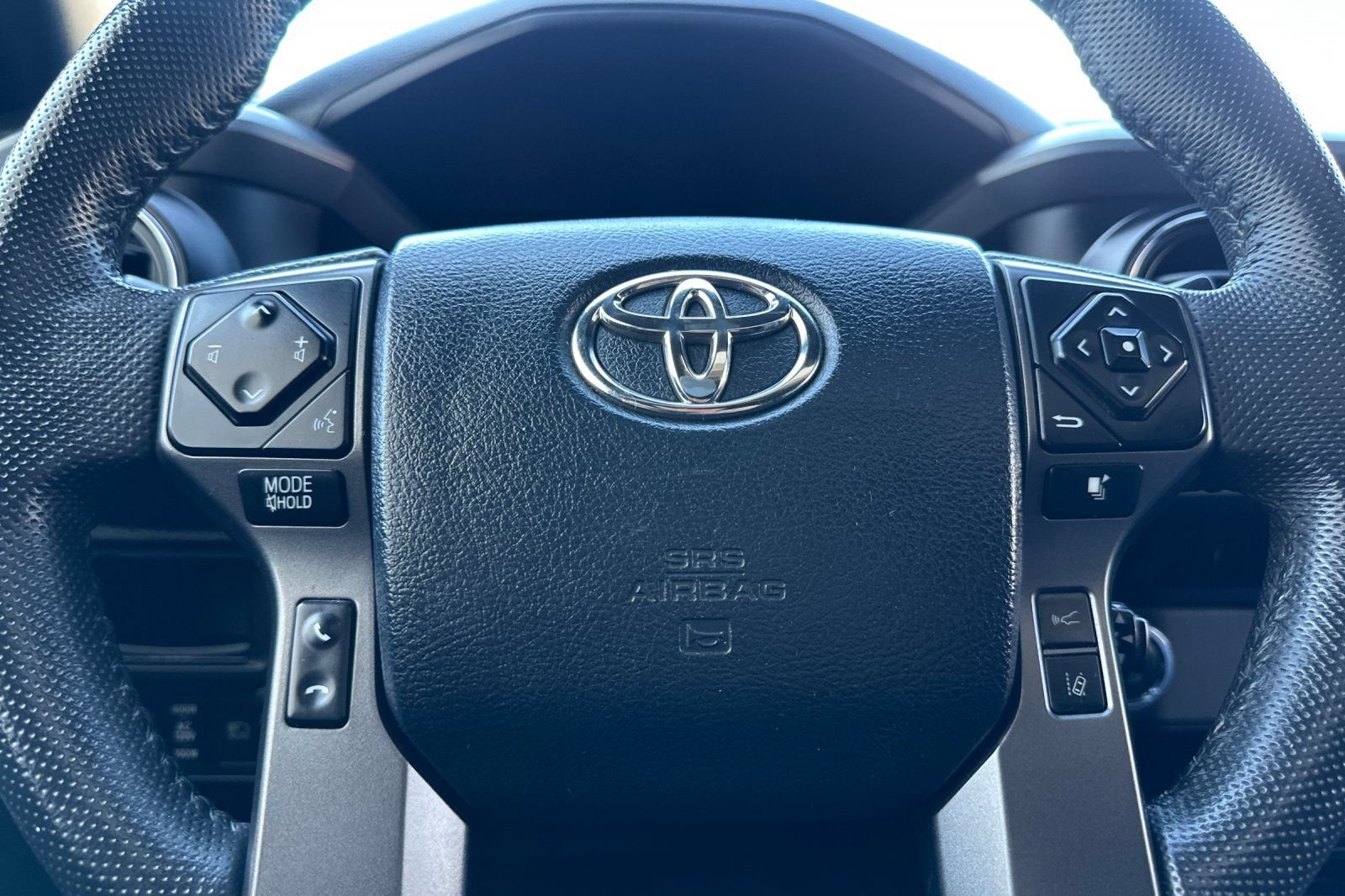 Used 2018 Toyota Tacoma TRD Sport w/ TRD Premium Sport Package RWD image 21