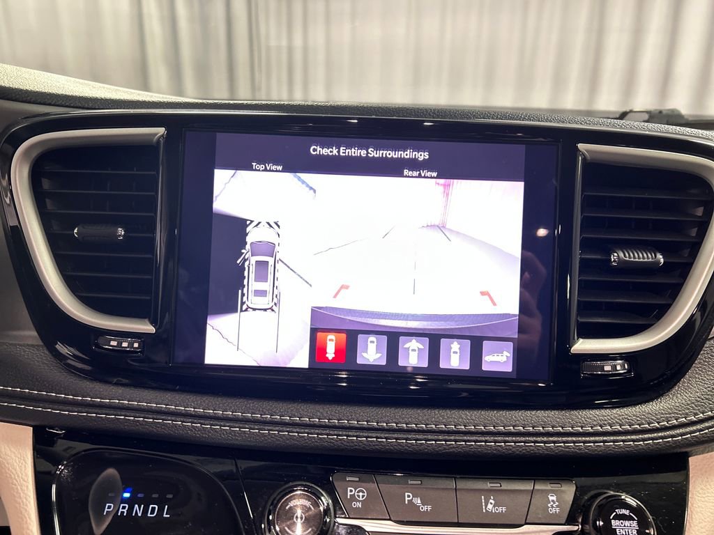 Used 2023 Chrysler Pacifica Touring-L FWD image 17