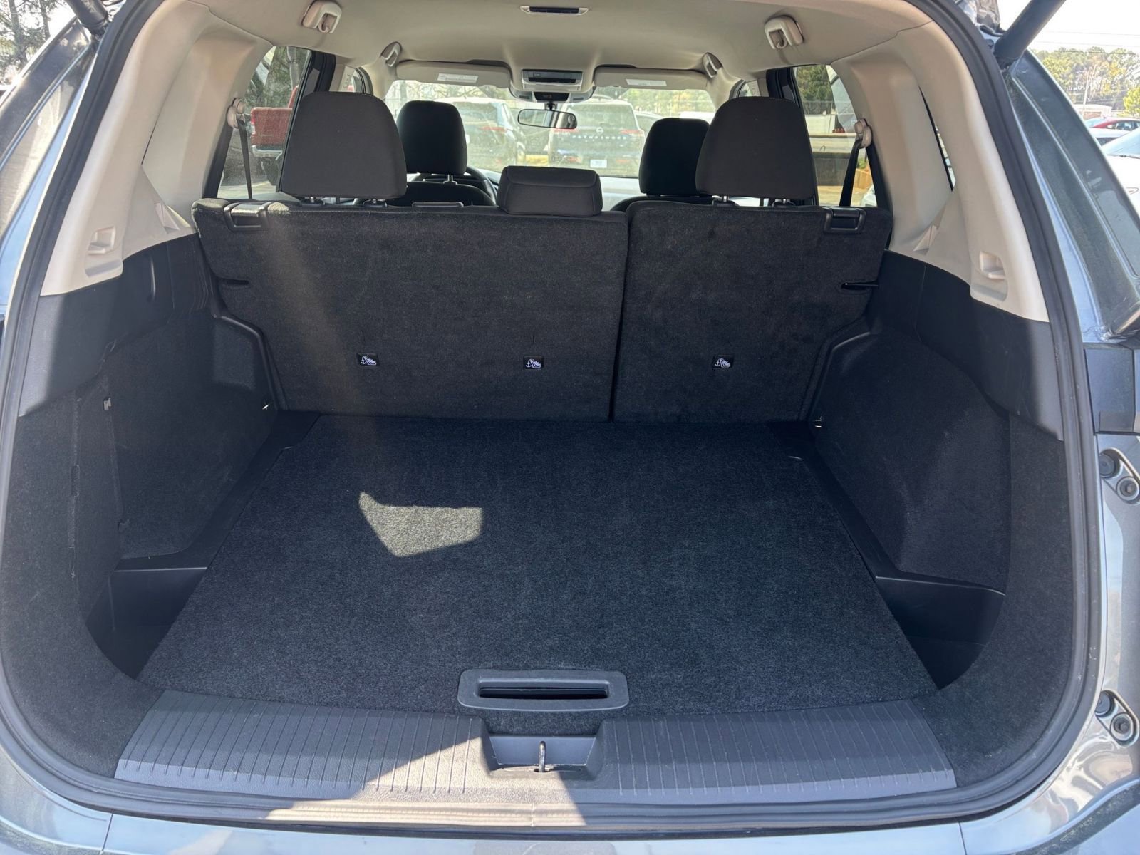 Used 2025 Nissan Rogue SV FWD image 38