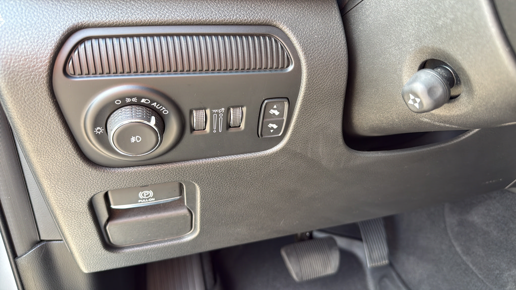 Used 2023 Jeep Grand Wagoneer L 4WD image 32