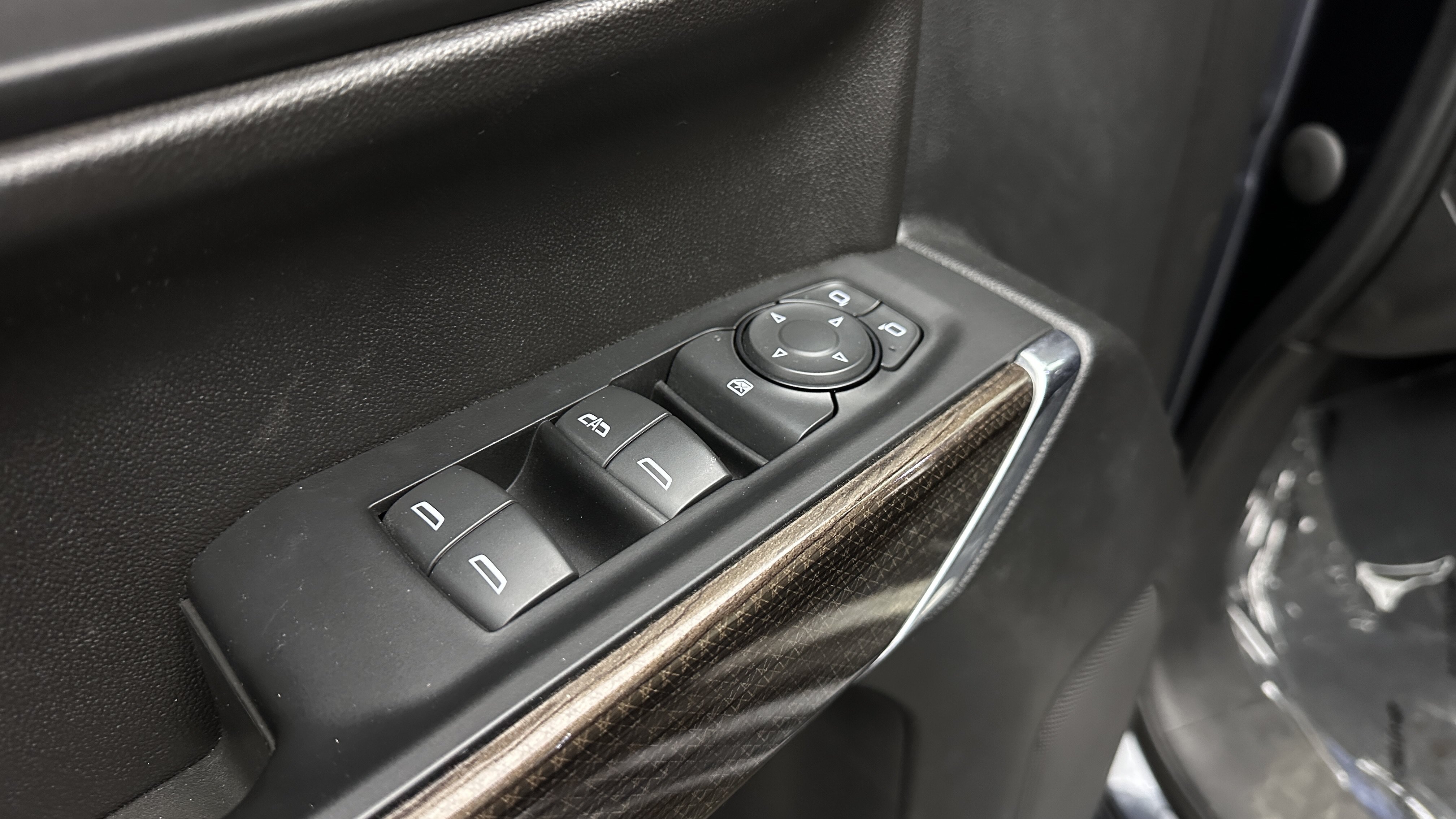 Used 2022 Chevrolet Silverado 1500 LT AWD/4WD image 11