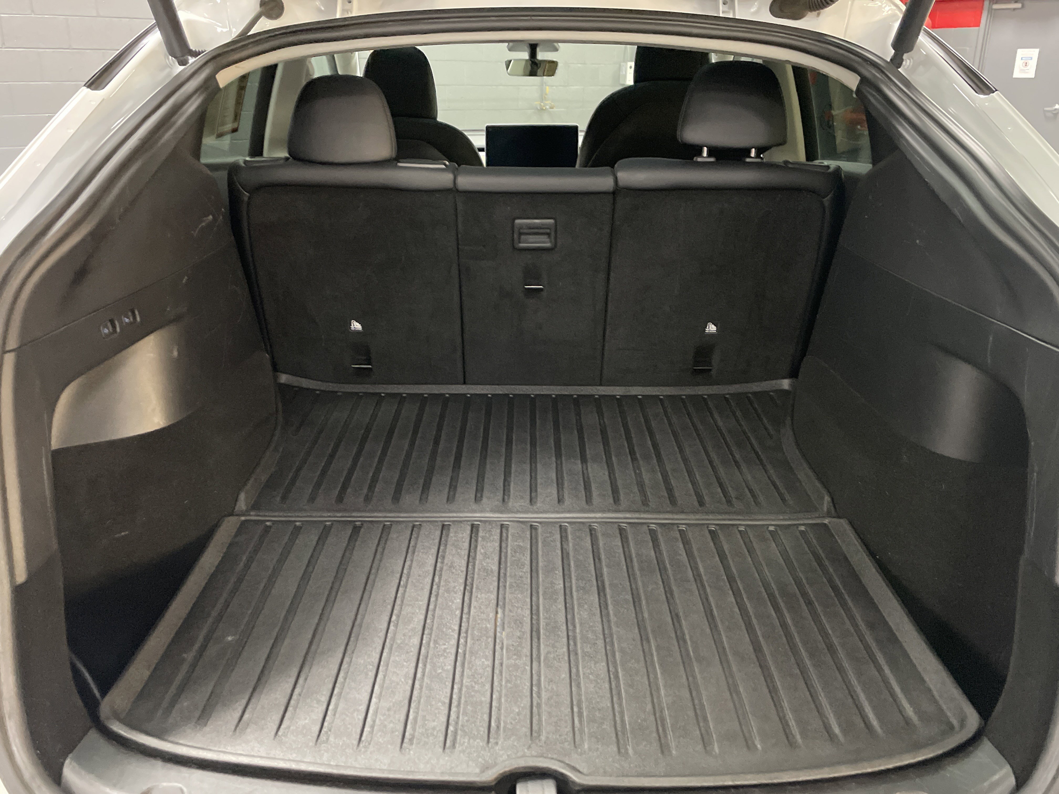 Used 2021 Tesla Model Y Long Range image 33