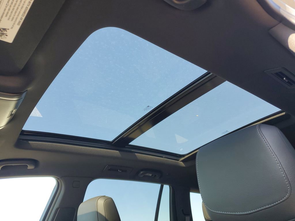 Used 2024 Cadillac XT6 Luxury w/ LPO, Floor Liner Package FWD image 6