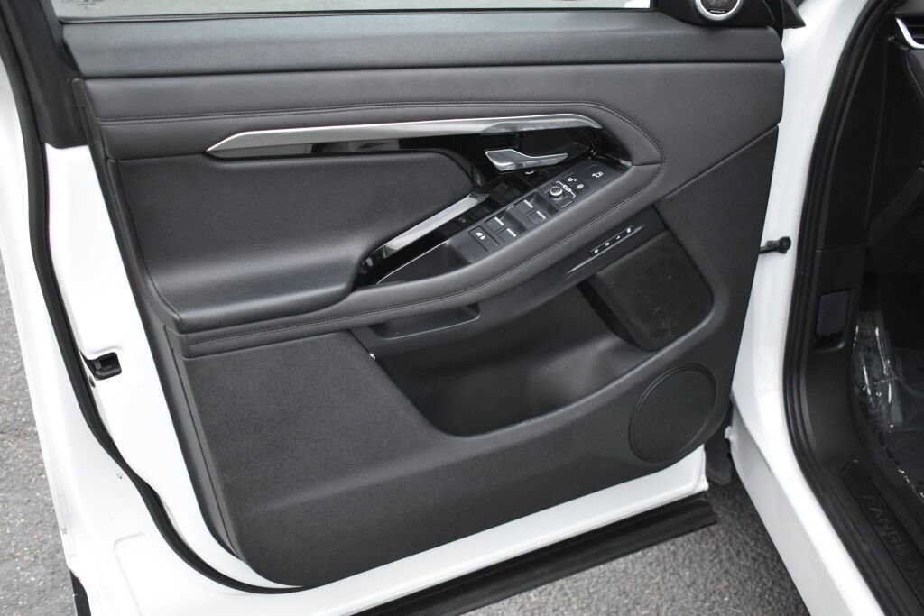 Used 2020 Land Rover Range Rover Evoque SE image 14