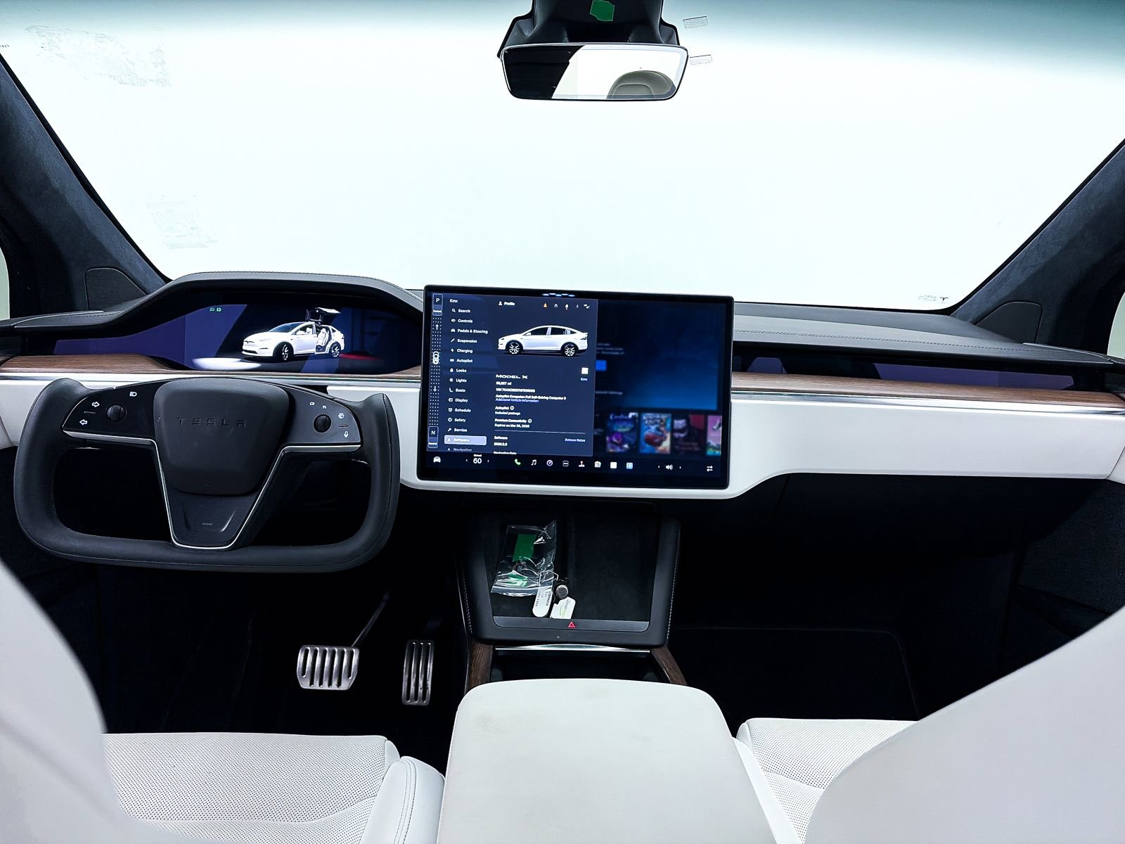 Used 2022 Tesla Model X image 25