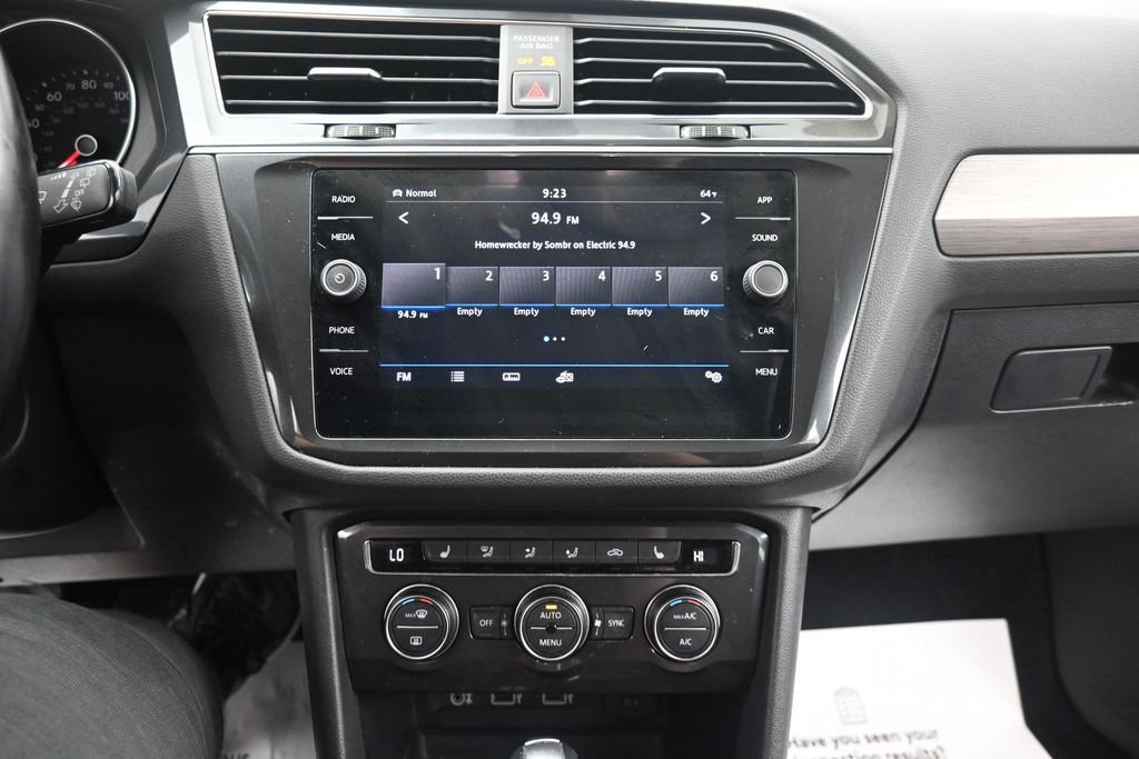 Used 2018 Volkswagen Tiguan SE AWD/4WD image 19