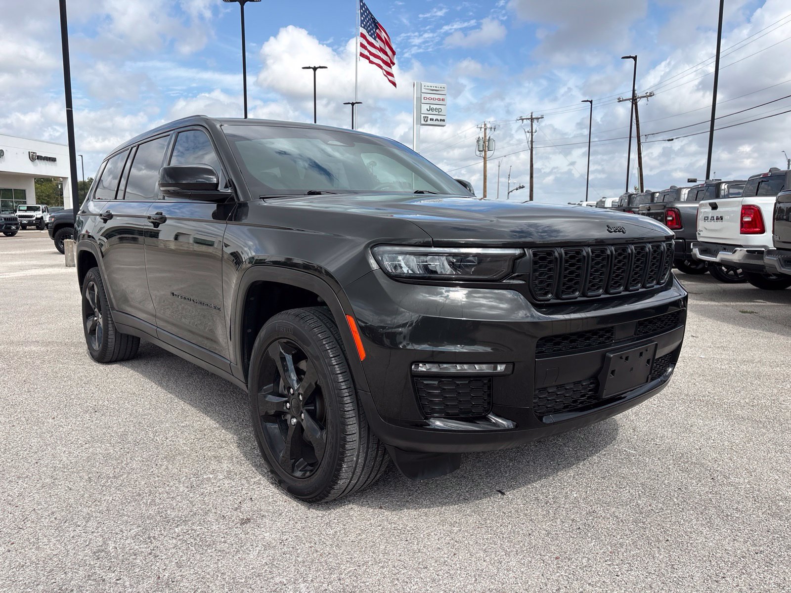 Used 2024 Jeep Grand Cherokee L Limited w/ Black Appearance Package RWD image 8