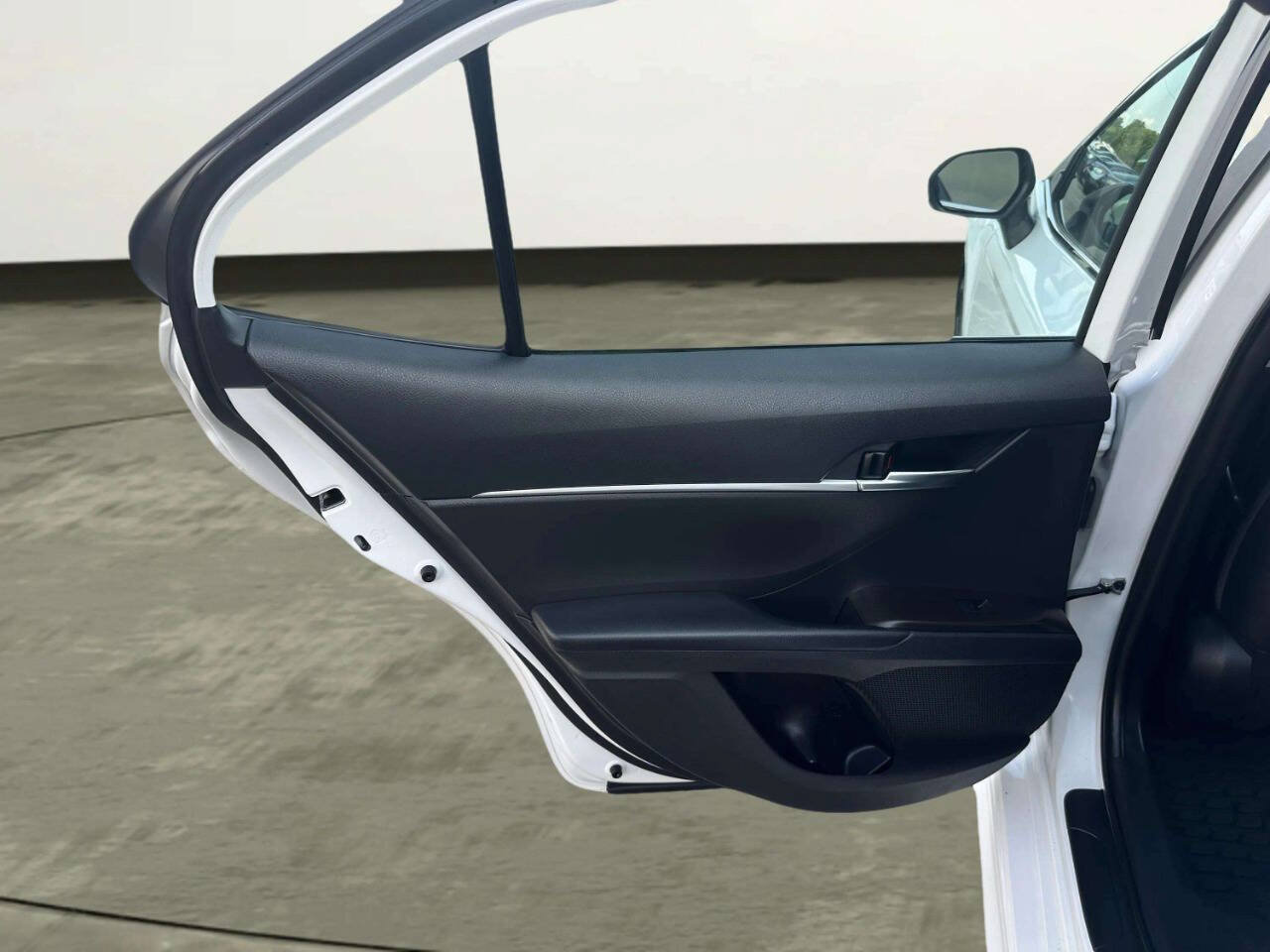 Used 2022 Toyota Camry SE FWD image 12