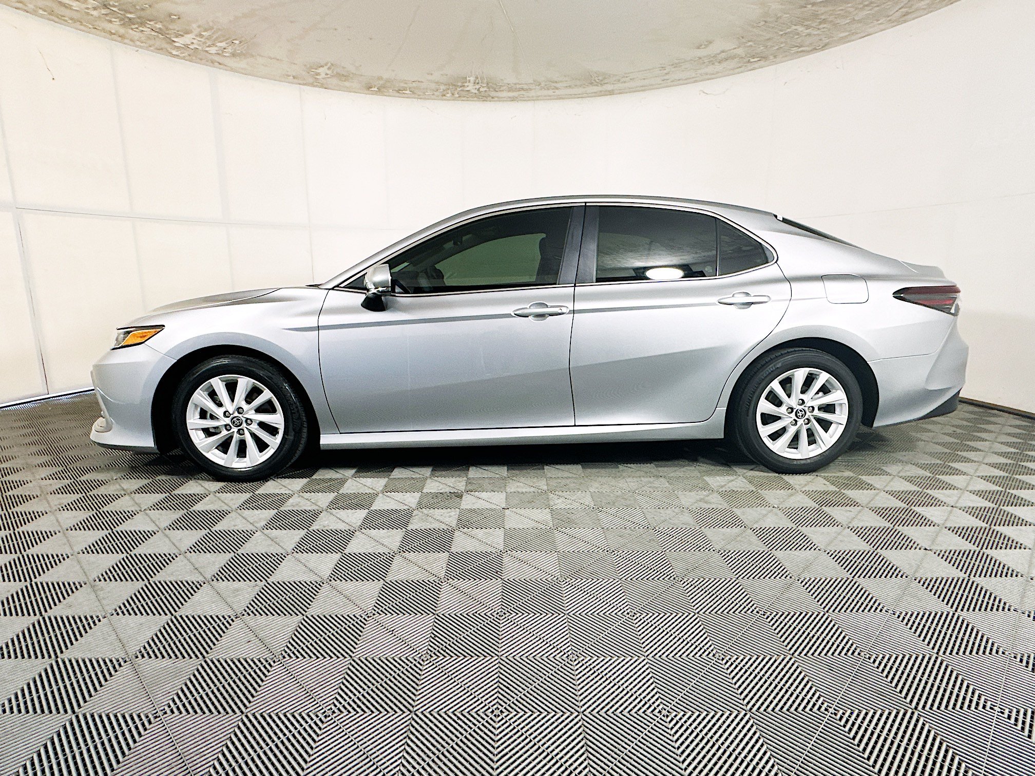 Used 2024 Toyota Camry LE w/ Convenience Package FWD image 6