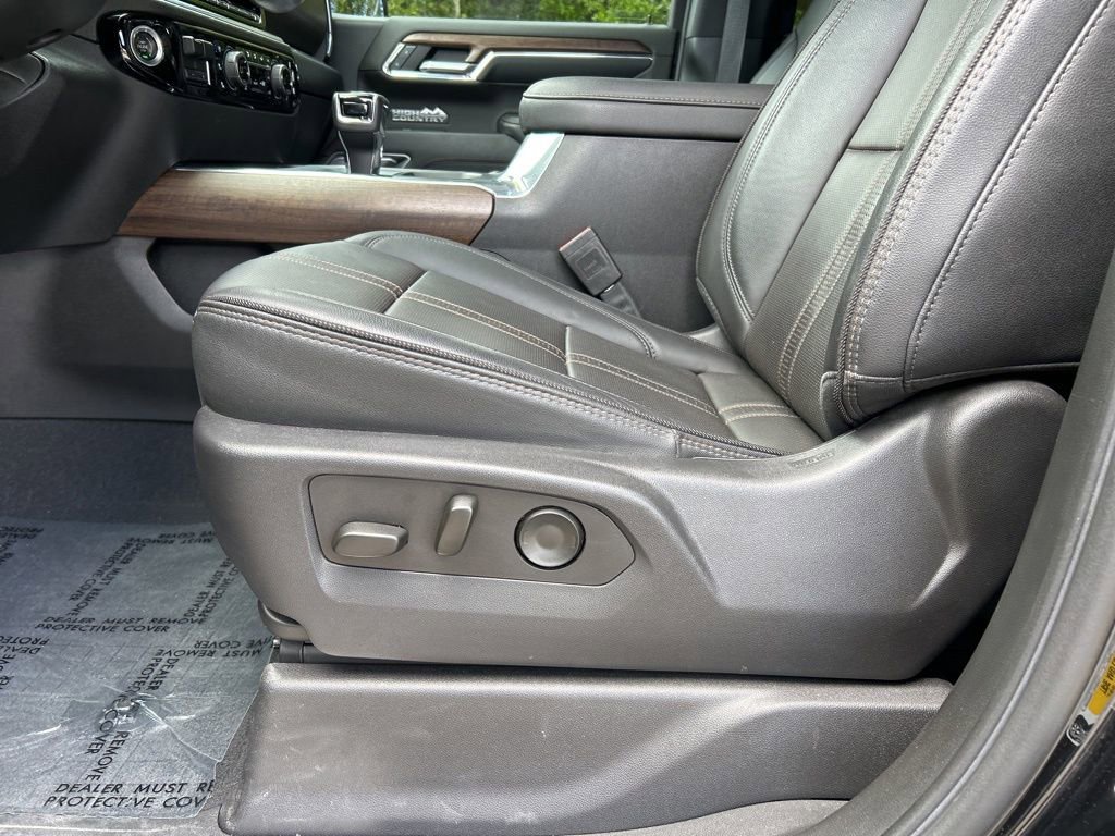 Used 2023 Chevrolet Silverado 1500 High Country w/ Technology Package AWD/4WD image 16