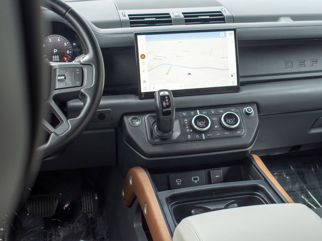 Used 2023 Land Rover Defender 130 X-Dynamic SE image 21