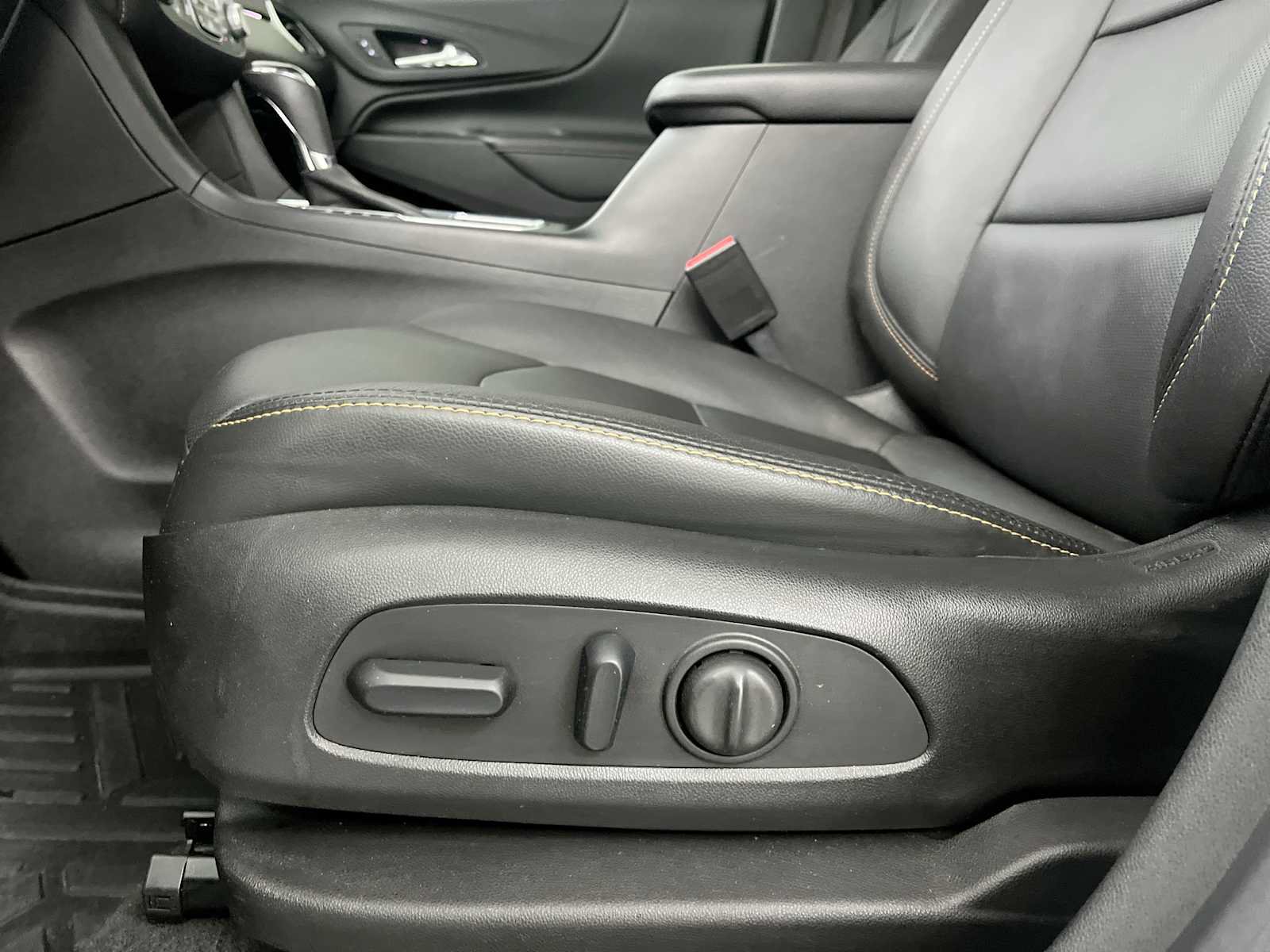 Used 2018 Chevrolet Equinox Premier FWD image 20