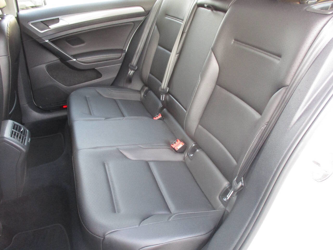 Used 2018 Volkswagen Golf Alltrack SE image 24