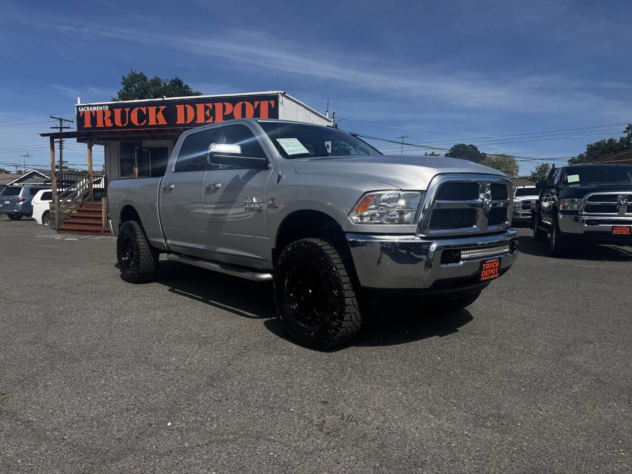 Used 2018 RAM 3500 SLT w/ Cold Weather Group AWD/4WD image 4