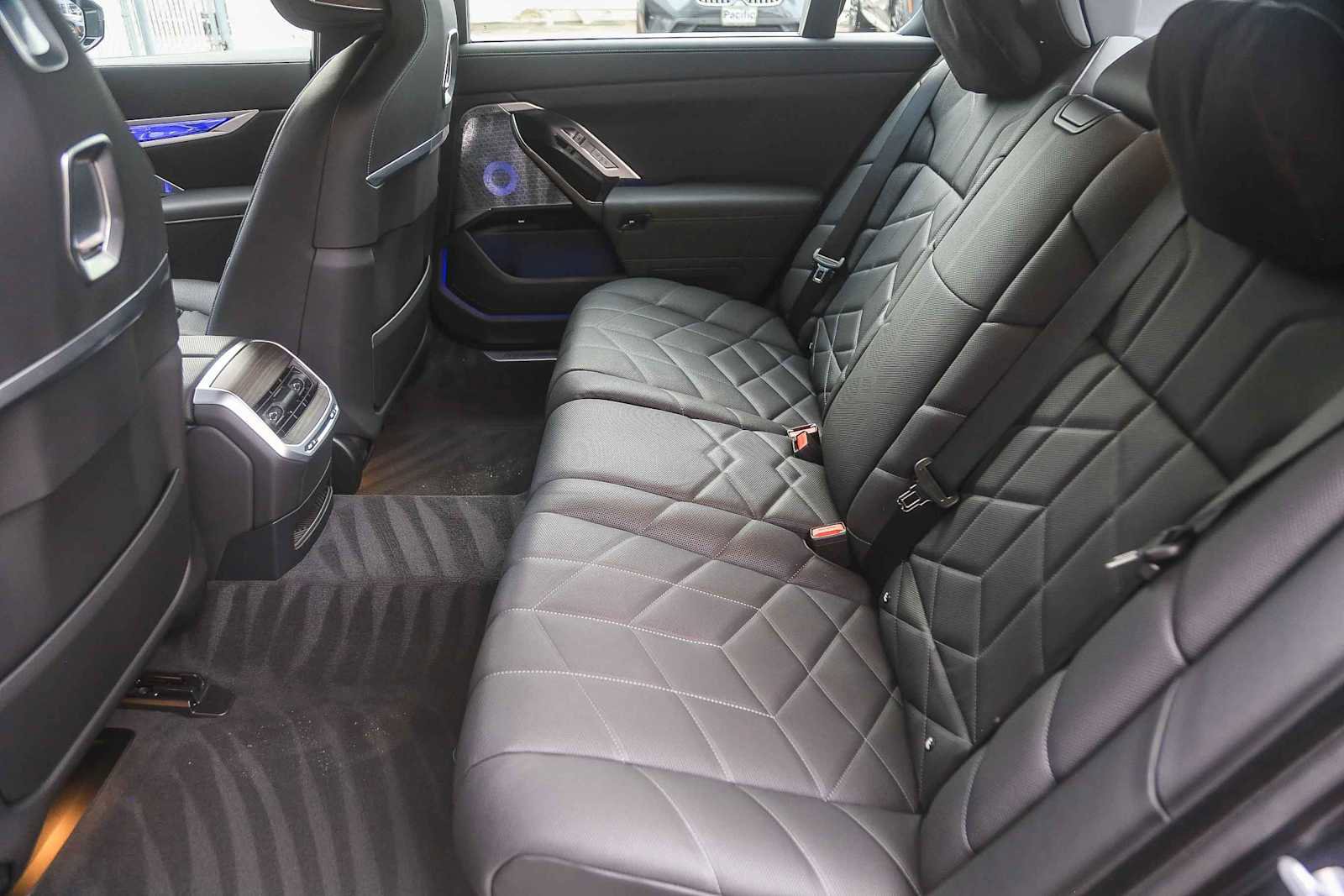 Used 2025 BMW i7 eDrive50 w/ M Sport Package image 15