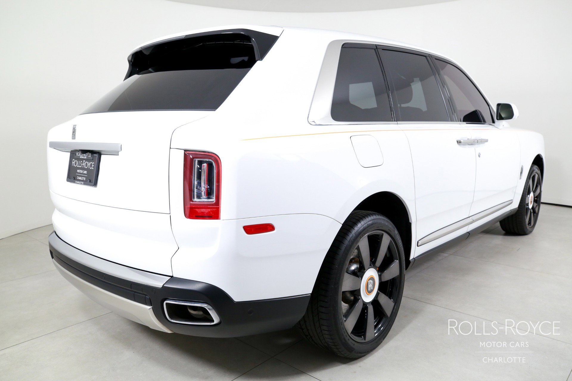 Used 2020 Rolls-Royce Cullinan AWD/4WD image 2