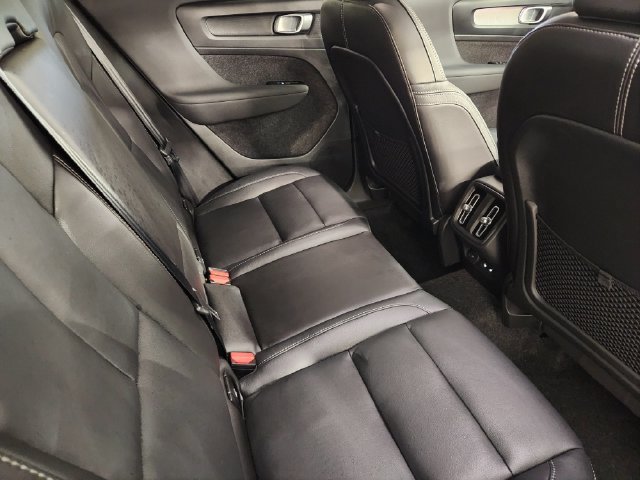 Certified 2026 Volvo XC40 B5 Plus AWD/4WD image 32