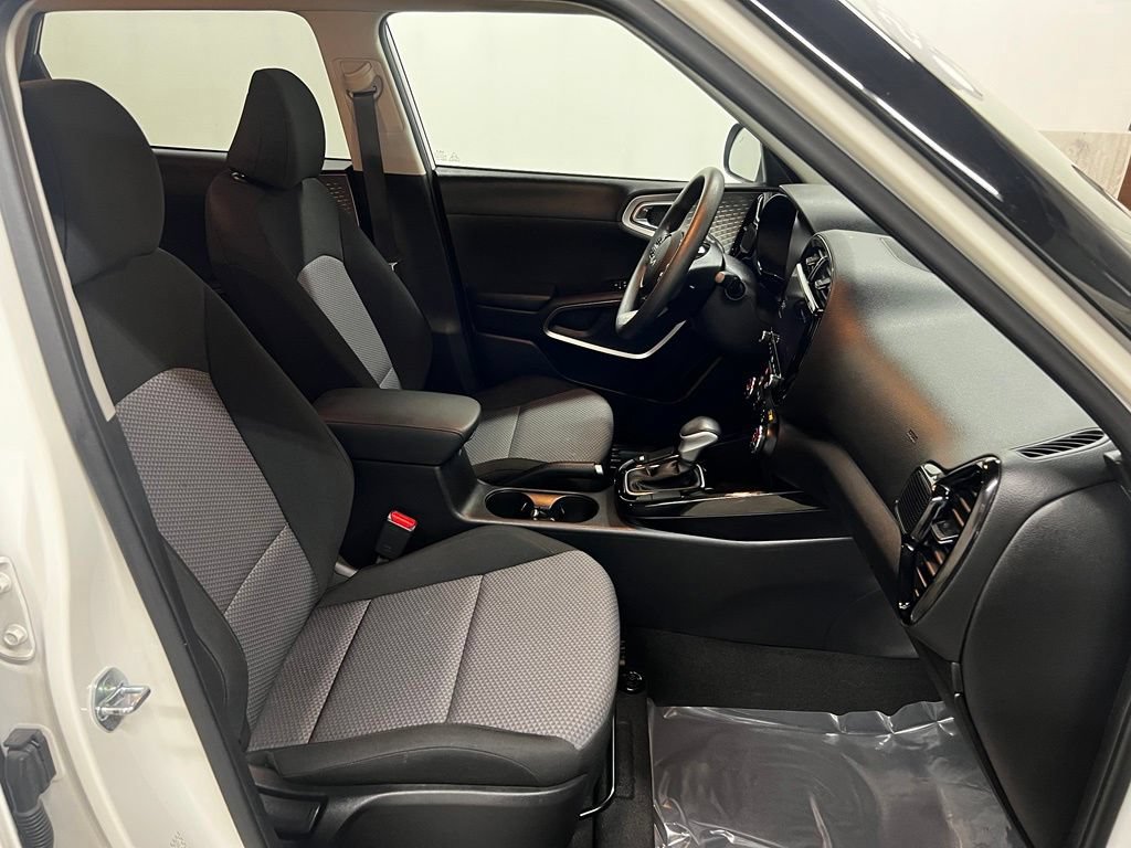 Used 2023 Kia Soul S FWD image 38