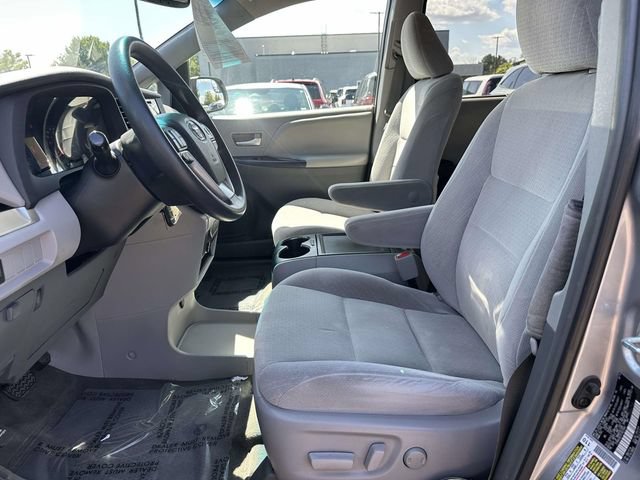 Used 2015 Toyota Sienna LE FWD image 14