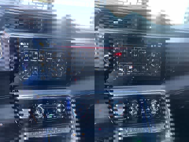 Used 2024 GMC Sierra 3500 Denali w/ Technology Package image 3