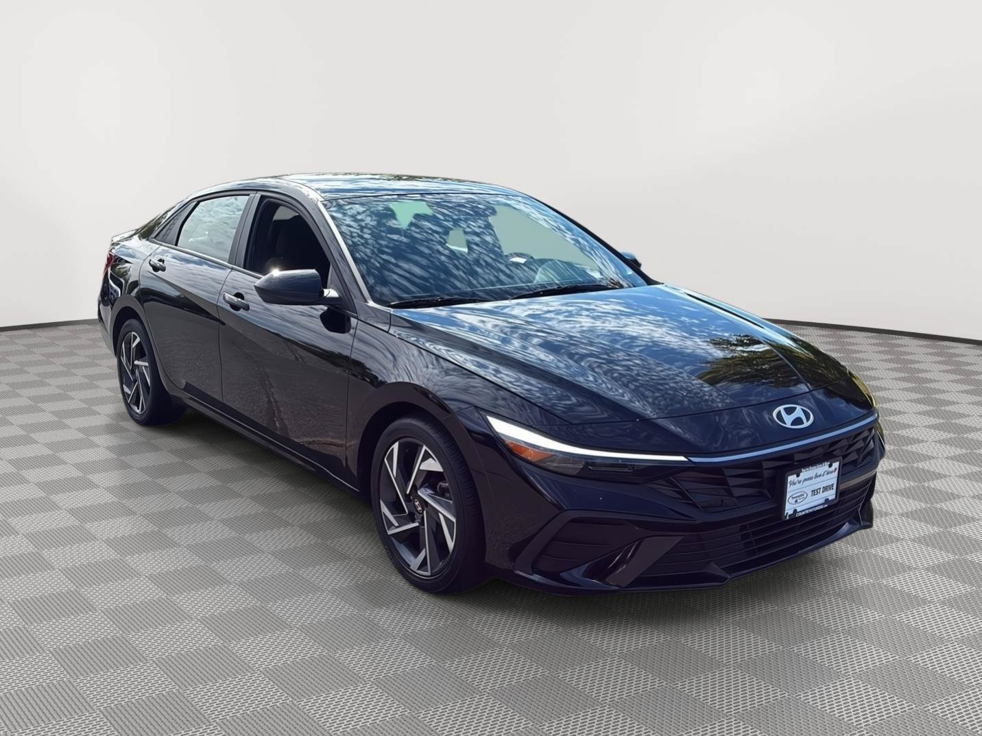 Certified 2025 Hyundai Elantra Sport FWD image 3