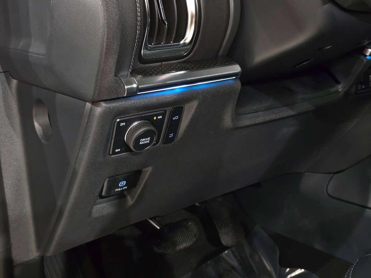 New 2025 Ford Expedition Platinum w/ Stealth Performance Package image 21