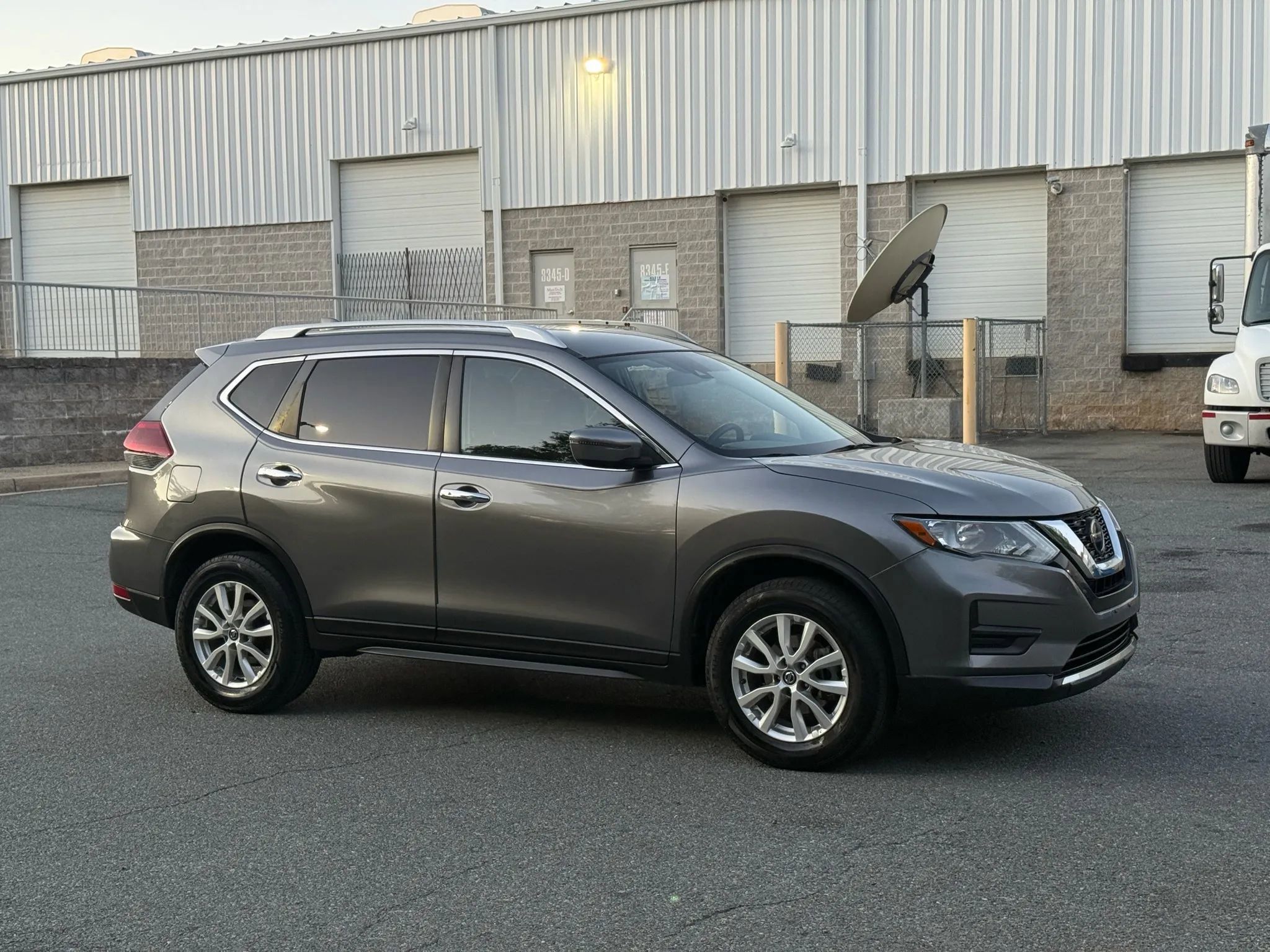 Used 2020 Nissan Rogue SV image 6